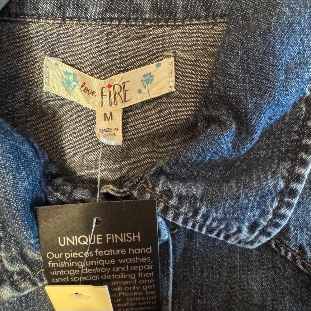 NWT women medium button down jean top - Picture 2 of 3